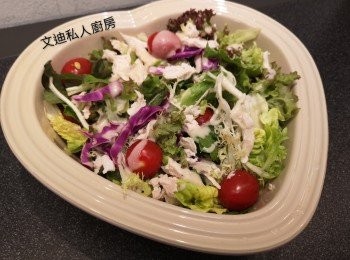 step5: 可撕成絲撈沙律菜。