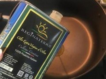 step5: 24公分湯鍋燒熱放入優質好油；