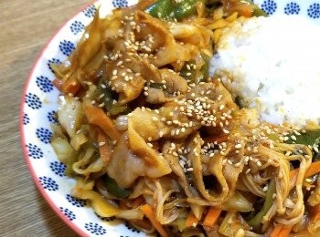 step8: 灑d芝麻配埋白飯就可食得上碟