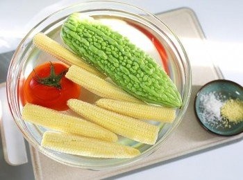 step1: <span class="group_1">食材</span>洗淨，切好