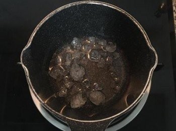 step2: 用水將冰糖煮溶，