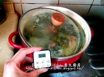 step8: 蓋上蓋轉慢火煲1 1/2小時