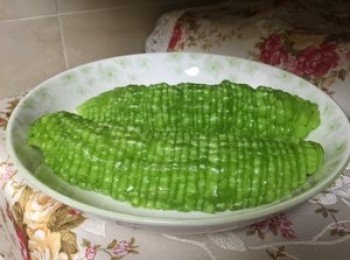 step1: 苦瓜洗淨切半去白瓢，切薄片，雞蛋打散