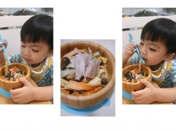 step5: 雞脾肉蒸完的雞油都可不放過，於炒麵時加入一起炒會更香更有味，也可完全吸收所有雞的精華