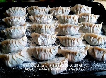 step11: 餃子面再灑上麵粉靜待10分鐘
