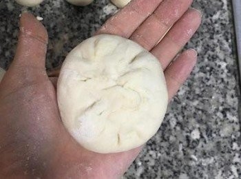 step15: 包成像包子狀，並將收口捏緊。