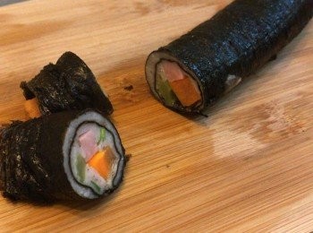 step4: 滾水後蒸隔水蒸8分鐘。蒸完之後放涼一陣再切開(唔怕熱可以直接砌，熱辣辣最好食)。