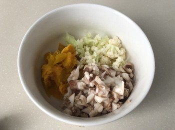 step2: 蘋果、蘑菇、椰菜花 切碎