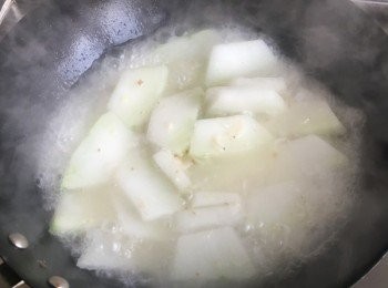 step1: 冬瓜洗淨切片，不要太厚，去不去皮看個人