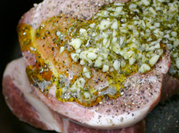 step5: 將醃料倒入，醃30分鐘至1小時