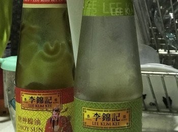 step2: 把豬肉片用<span class="group_2">醃料</span>醃一會，然後炒香，備用。