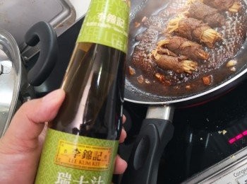 step1: 洗好肥牛片同金菇，然後包好