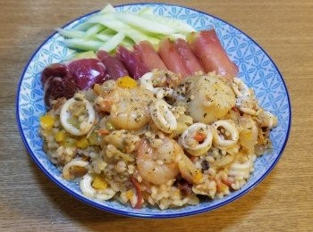 step11: Cline仲加料鳳梨巴馬火腿+韓國青瓜絲，
食一啖濃郁的意大利飯，
再食一啖青瓜絲清爽一下，
再食一塊咸香甜美的鳳梨巴馬火腿，
佢地真係好夾呀!