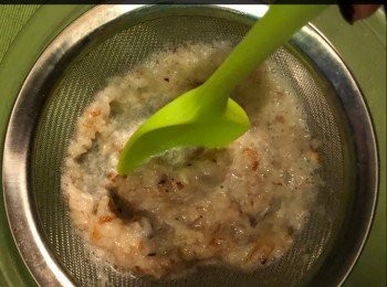 step3: 將荔枝肉放在攪拌機內打成漿汁。