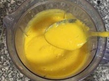 step12: 剩下的50g冷開水，請自行以喜好的甜度和濃稠度斟酌添加調整；甜心芒和愛文芒都是甜度高的芒果，所以請試吃後做調整。