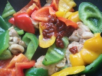 step5: 加入李錦記黃豆醬2茶匙