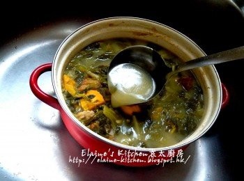 step9: 最後加少許鹽及胡椒粉調味拌勻 , 轉中火再煲滾後熄火焗30分鐘即可