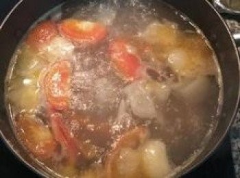 step8: 大火煮滾後，轉小火滾40分鐘；