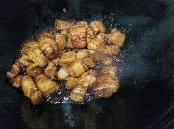 step4: 炒勻至豬腩肉上色