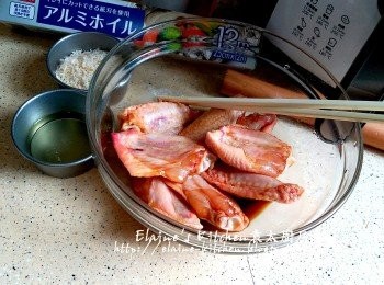 step2: 放入碗內加入醃料拌勻靜待1小時