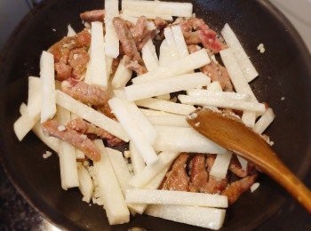 step4: 加入沙葛絲再炒，