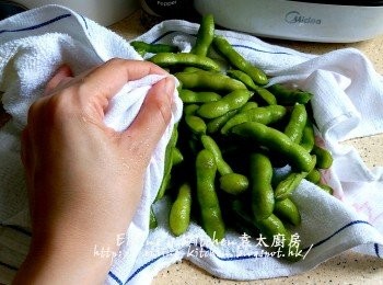 step2: 再用水沖洗一次 , 再抹乾水份