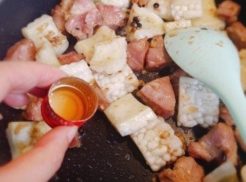 step9: 放回苦瓜，贊入紹酒。