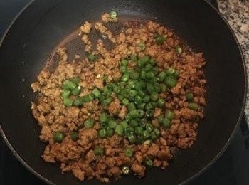 step11: 放入四季豆丁拌炒，