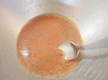 step3: 汁料: 一茶匙生抽、1/3量杯水、少許麻油、一湯匙蠔油/磨豉醬、一茶匙糖、少許胡椒粉