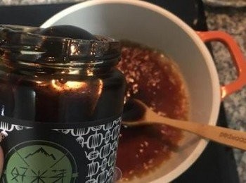 step4: 蒸地瓜時，取一個合適的鍋，放入棕櫚糖（或二砂）與麥芽糖，並加入水小火煮滾；