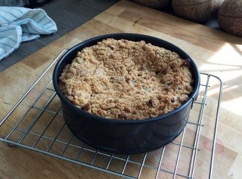 step7: 焗 50-55分鐘便成！焗好後一定要用筷子或牙籤插入<span class="group_2">蛋糕</span>中間位置，若取出後筷子或牙籤上有<span class="group_2">蛋糕</span>糊，則要再焗5-10分鐘。然後再試。