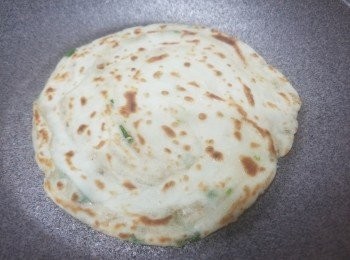 step10: 偏細的中火加油煎一面，