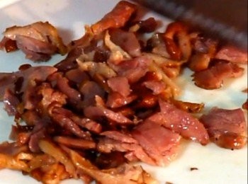 step3: 把鴨賞放入鍋子用小火煎熱一下