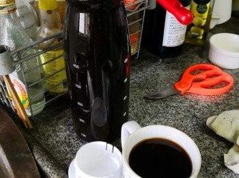 step2: 將所有材料放入煲內煲30-45分鐘至出味，關火焗15分鐘便可用篩格渣待涼入樽飲用