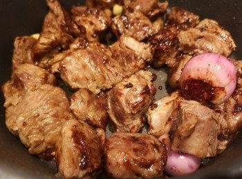 step6: 牛肋腩回鑊同炒。