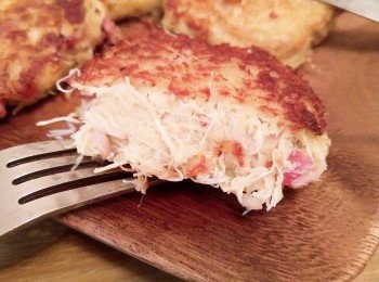 step5: 煎好的蟹餅有一絲絲蟹肉