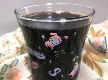 step6: 泡黑豆濾出的黑豆水富含豆香，可以單獨煮滾後飲用，養生又好喝。