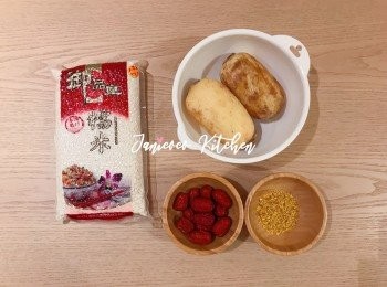 step1: 紅棗、龍眼，桂花簡單沖洗，瀝水待用。