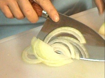 step1: 先將洋蔥切絲