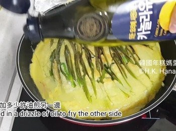step11: 加多少許油煎另一邊，