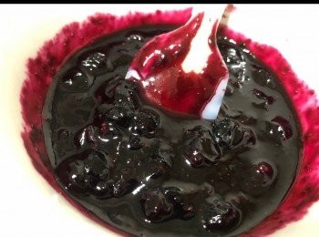 step2: 藍莓醬做法
藍莓一盒....
糖 20g /檸檬汁 1/4個 
甜酸個人喜好控制.....
壓爛藍莓同糖....煮....加埋檸檬汁...
煮至結身...放涼可用...