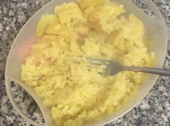 step4: 趁熱用叉子壓成泥；