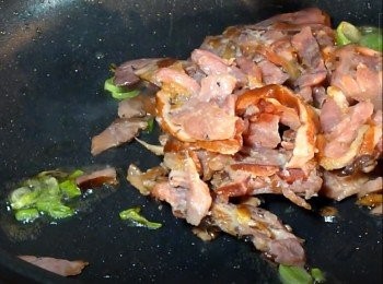 step3: 再放入鴨賞微炒一下(中火約40秒)