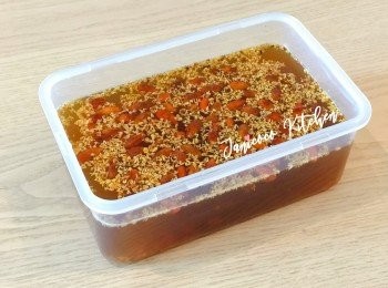 step6: 把所有材料倒進去盒子里，放進雪櫃凝固即可。