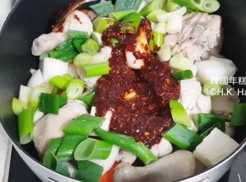 step10: 加入辣<span class="group_2">醬料</span>，