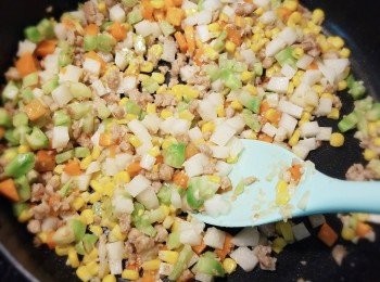 step7: 再加入沙葛粒炒。
