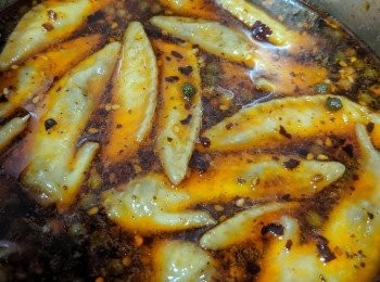 step4: 加入<a href="https://bit.ly/3zHU5V3" target="_blank" data-keyword="雞翼" class="guide-link"><strong>雞翼</strong></a> <span style="display:inline-block;vertical-align:middle;margin-top:-3px;color:initial;border-radius:3px;padding:2px 3px;font-size:12px;line-height:14px;background:#87d300;color:#fff;">即買</span> 尖... 煮大約12分鐘至熟！