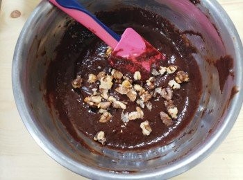 step7: 加合桃碎稍翻拌