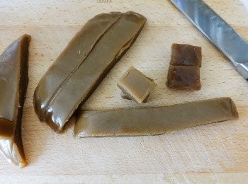 step5: 將蒸好的麵糊待涼後，放入冰箱一個小時，然後拿出來，切小塊