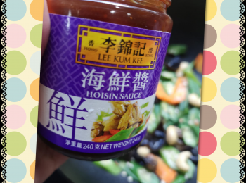 step3: 在差不多熟的時候加入李錦記海鮮醬，然後小炒幾下，就可以上碟了。